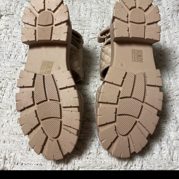 Nude sandals - Picture 3 of 8